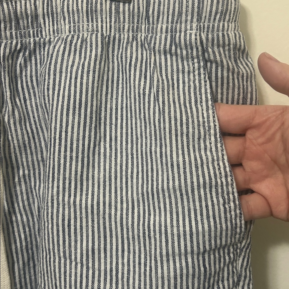 Express Shorts - Picture 6 of 6